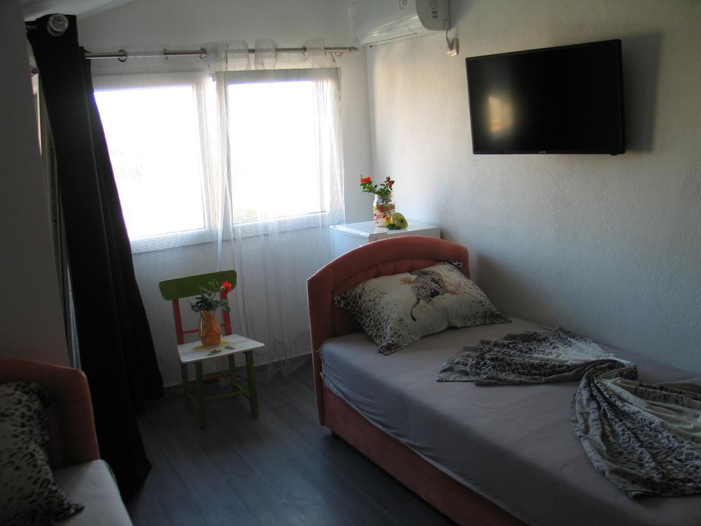 Guest House Dena Dobra Voda Pokoj fotografie