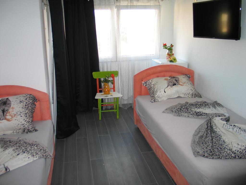 Guest House Dena Dobra Voda Pokoj fotografie